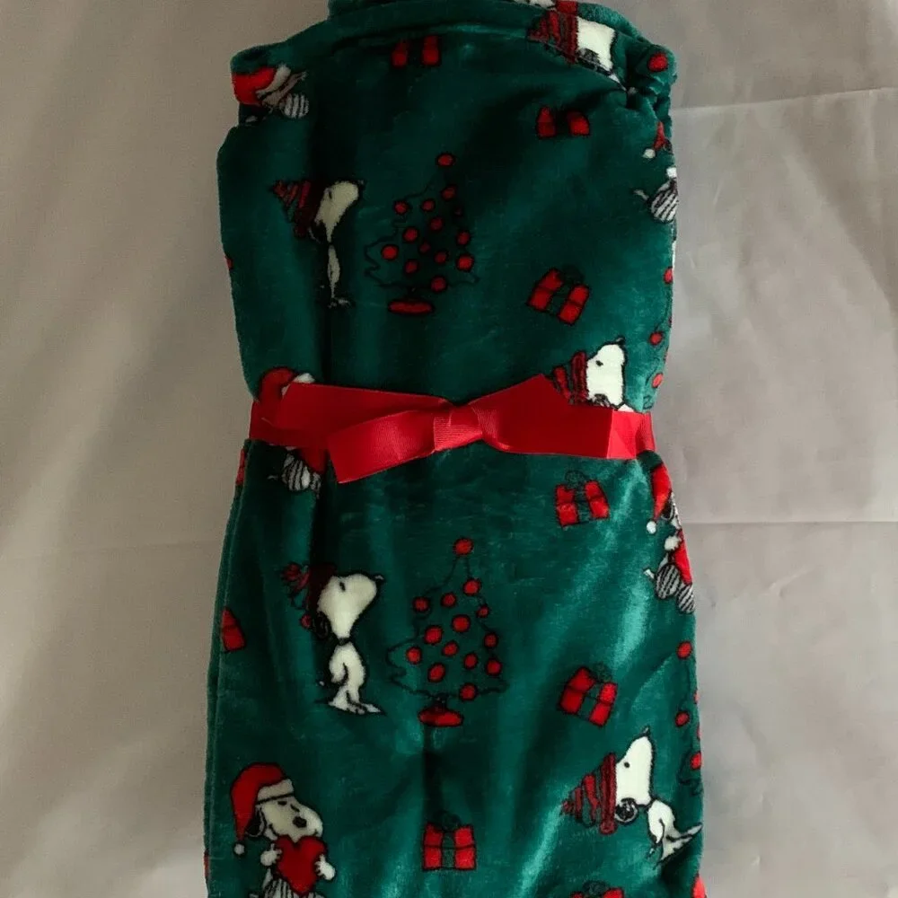 PEANUTS Snoopy Christmas Fleece Pet Blanket & Squeaker Toy SET (2 PC SET)